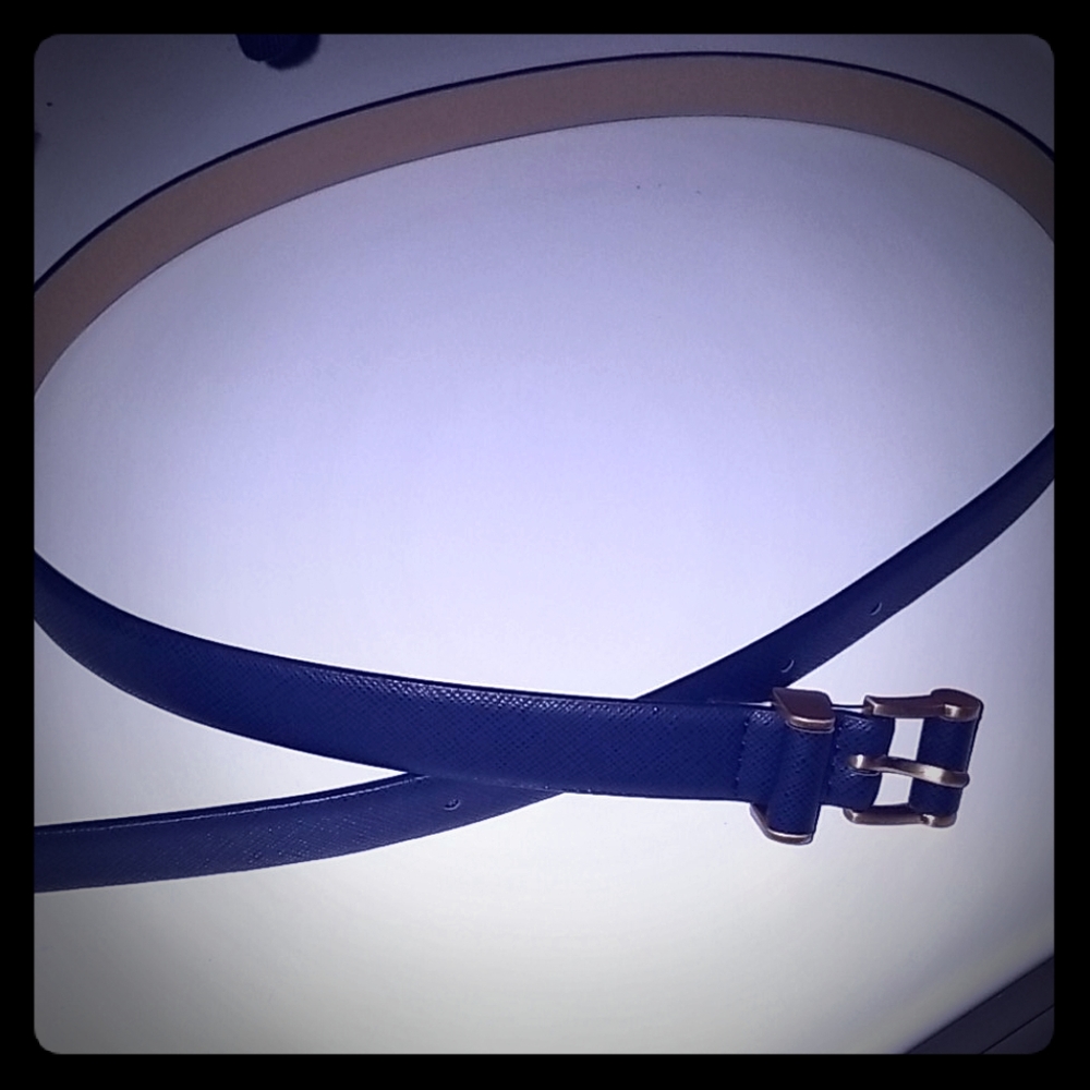 ☆ Banana Republic Embossed Faux Leather Belt